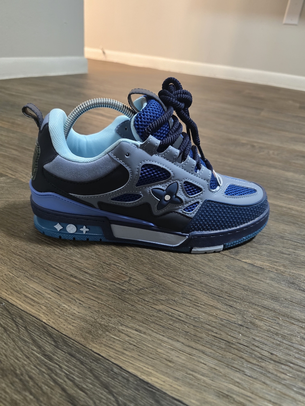 Blue Tone Urban Skate Sneakers - New in Box - Picture 3 of 3